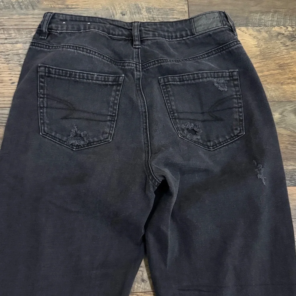 American Eagle Black Distressed Jeans 4 Stretch High Rise Straight Mom Raw Hem